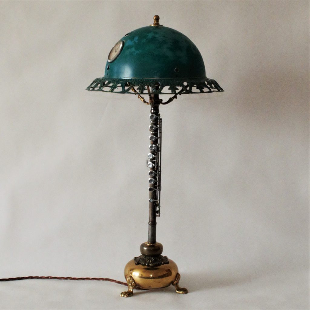 stalinė lempa iš rakandų